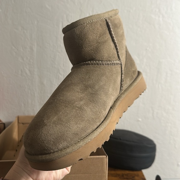 ugg mini boot - Picture 4 of 6